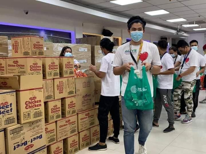 CoachKharz's tweet photo. ALIVE FOUNDATION 
We are currently repacking for the immediate Outreach for Marikina which will be done tomorrow. Simultaneously, preparations for the same events are currently done in ISABELA and CAGAYAN VALLEY.
Thank you for the kind support of all our friends and distributors. https://t.co/czHTciwiLi