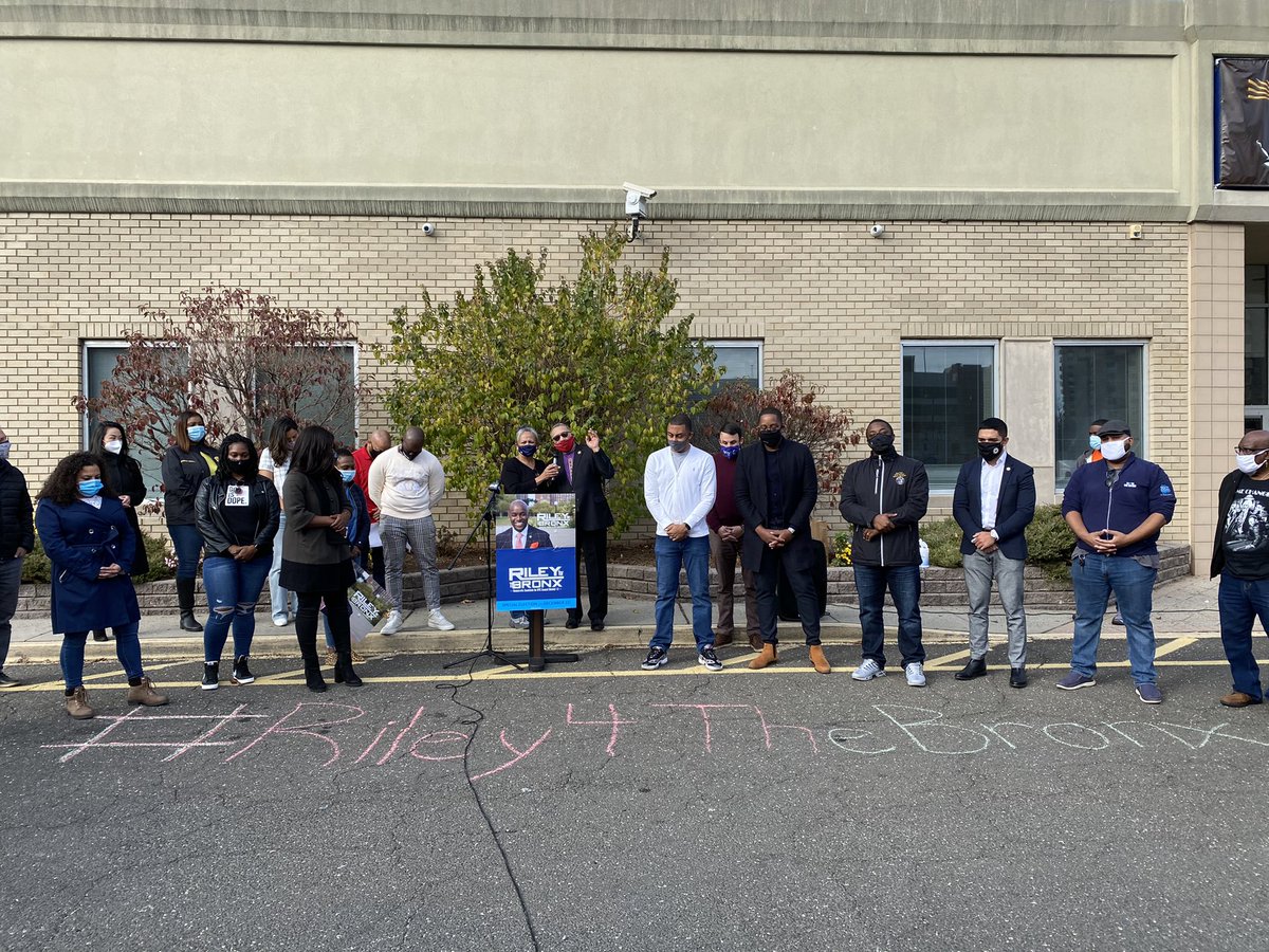 jamaaltbailey's tweet photo. Incredible #RallyforRiley yesterday! Thank you to everyone who came out. There is still work left to be done to ensure that we elect @RileyforTheBX on Dec. 22!
Born and raised in the district, @KevinCRiley has served this community for years, it’s time for him to lead it! https://t.co/NTiLsPm35J