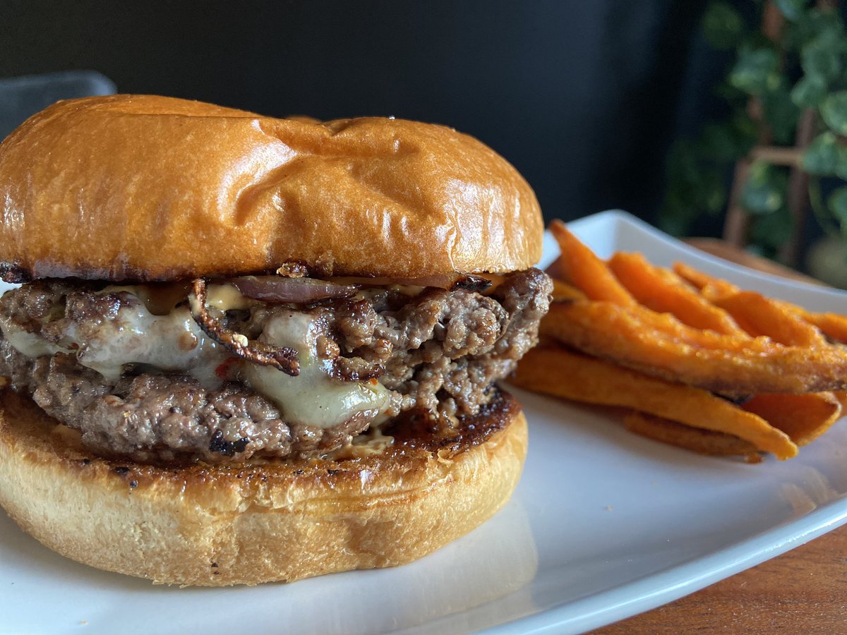 johnnygPhysio's tweet photo. #smashburger success! #covid https://t.co/ocXKFs0zZs