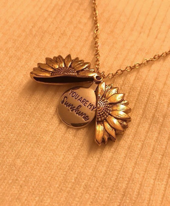 vessamoniku's tweet photo. Your third @ has to buy you this necklace https://t.co/5ALE2G2IbM