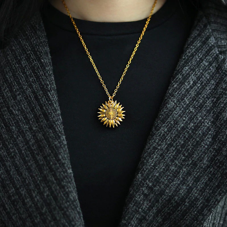 vessamoniku's tweet photo. Your third @ has to buy you this necklace https://t.co/5ALE2G2IbM