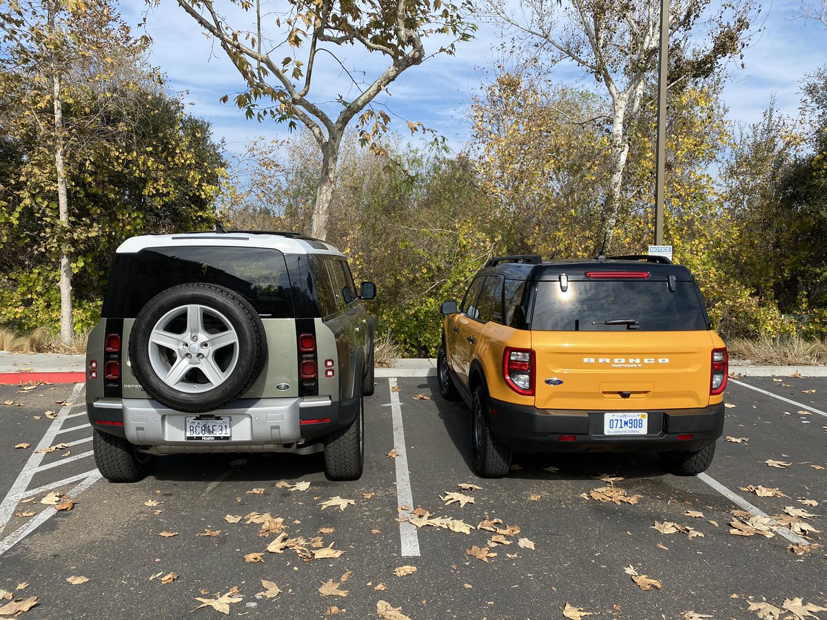 DougDeMuro's tweet photo. Here’s a little size/design comparison between Defender and Bronco Sport, if you’re wondering. https://t.co/rjrZJEAlKk