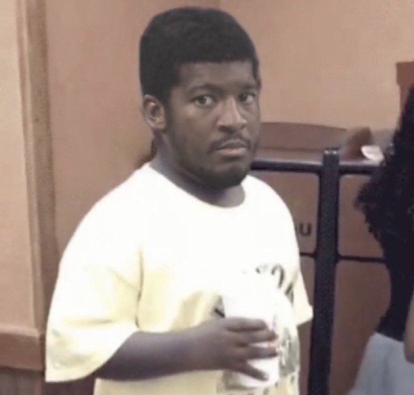 TampaBayTre's tweet photo. Jameis watching Taysom try to throw it deep https://t.co/TIhV2yIXoI