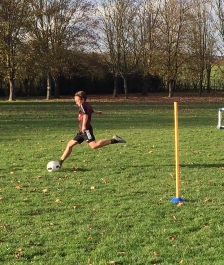 Stevieg222's tweet photo. Bit of footy in the 🌞🌞@HAFC_Royston https://t.co/I0CdlfY2l7