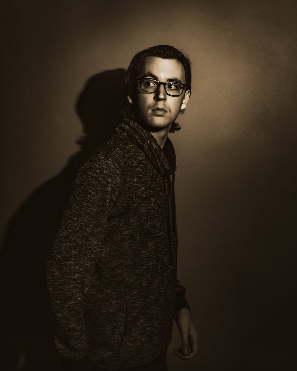marvinpdon's tweet photo. DAY 141
“You always pass failure on the way
to success"
#portraitlovers #portrait_shooters #portraitvision_ #portraitsNL #selfportraitphotography #selfportrait_society #createforever #portraithut https://t.co/MpBwrkpvpg