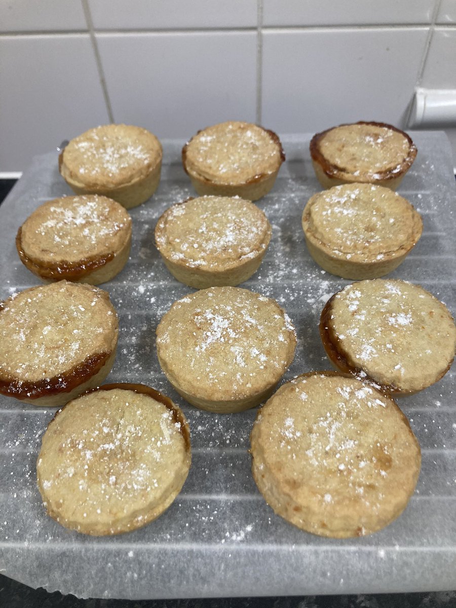 littledyson's tweet photo. Been busy baking today and getting into the Christmas spirit 🎄🥰🎅🏼🎁 #NHS #ChristmasIsComing #GBBO https://t.co/pTSdzqbepm