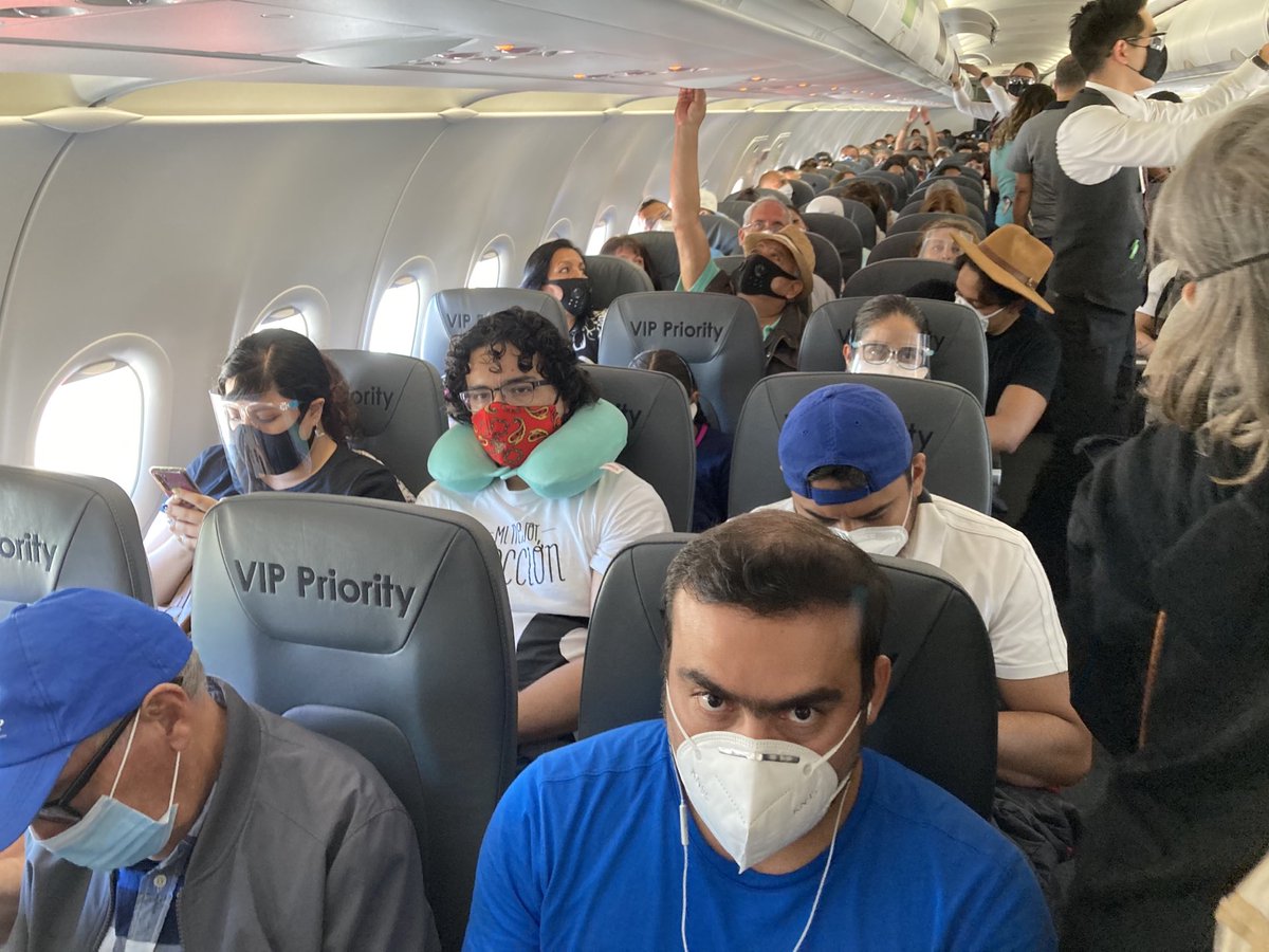 HernanGomezB's tweet photo. En el aeropuerto/ en el avión ✈️ https://t.co/y5ezaICWLI