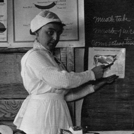 With Thanksgiving approaching, we're spotlighting a Simmons faculty  #suffragist who taught nutrition. Professor MIRIAM BIRDSEYE researched what we’d now call  #foodsecurity: how to make healthy food affordable & accessible to people with lower incomes.  #SimmonsSuffs 1/