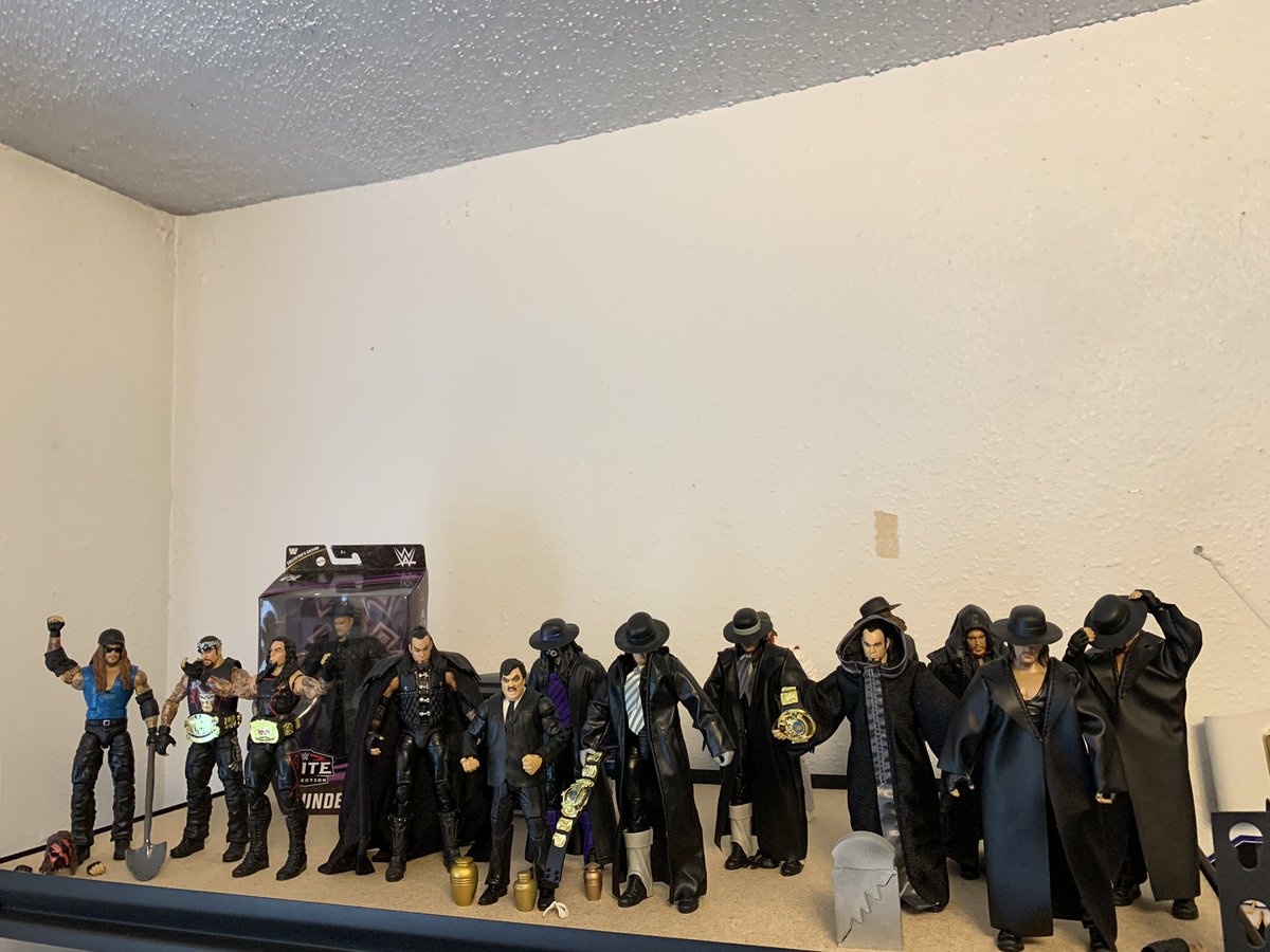 BigWoodieStyle's tweet photo. @RingsideC @KaneWWE @DMcIntyreWWE @TheRealMorrison A shelf just for the Undertaker! #RSCUndertaker https://t.co/njYXUDlzTI