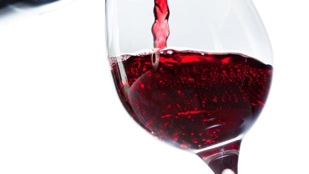 BodegasCartema's tweet photo. Coloca las botellas en posición horizontal, ten cuidado con la temperatura, presta atención al grado de humedad… todo para que tus #vinos se conserven en perfecto estado. Este artículo de @abc_es lo explica en detalle 👉 https://t.co/akj9wZeWdt #guardarvino https://t.co/pHMPScwJg0