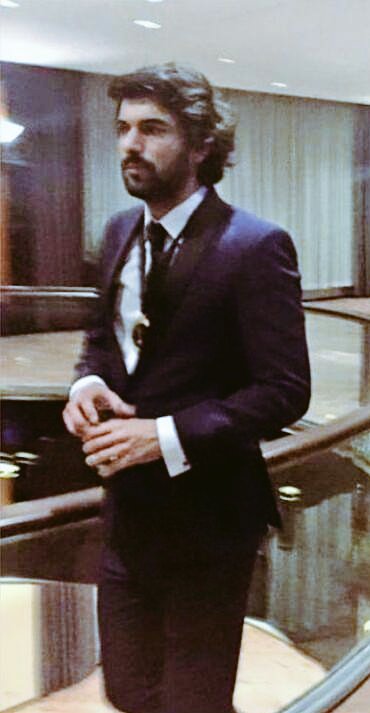 EnginAkyurekPy's tweet photo. #EnginAkyürek
En los premios
#Emmy 2015
#Nominado
#mejoractor2015
#BestActor2015 #InternationalIEmmyAwards2015
#noviembre2015
#EnginAkyürekParaguay https://t.co/xs1W9t1FwV