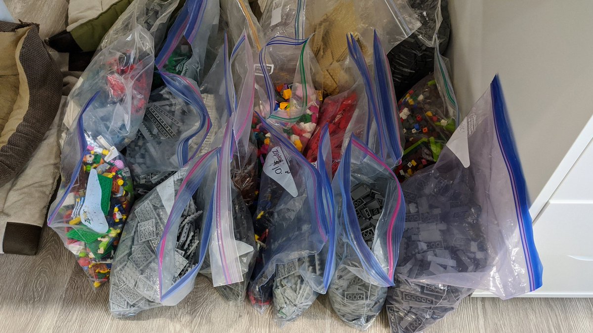 bricksieJ's tweet photo. The work never ends! #noweekend #lego #sundaysorting https://t.co/GbZnMRVQ2h