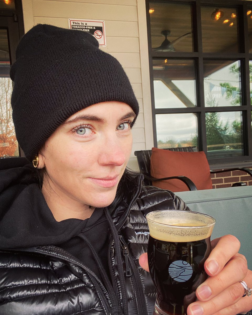 theLovelyLisaB's tweet photo. No makeup. Cold beer. Colder nose. 😁🍻 #ARbeer #NWABeerSnob https://t.co/rZjC19ghKN