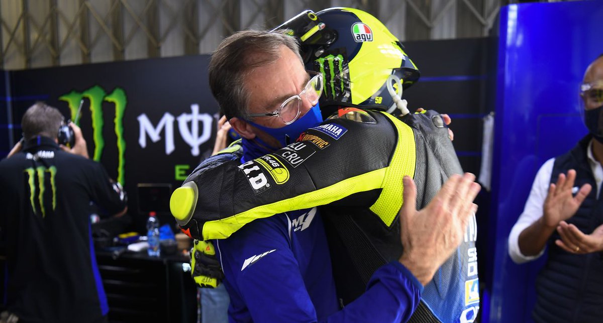 YamahaMotoGP's tweet photo. An emotional moment...

@ValeYellow46 says his goodbyes to the Yamaha Factory Racing MotoGP Team management and staff after the Portuguese GP 👋 

#MonsterYamaha | #MotoGP | #PortugueseGP https://t.co/HS0FS2u0yp