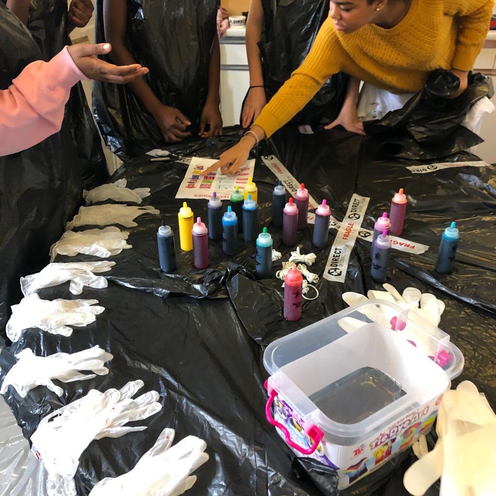 NewHallHawley's tweet photo. A lovely Sunday morning making tie dye t-shirts and listening to Christmas hits! https://t.co/wZK1vUOMsF