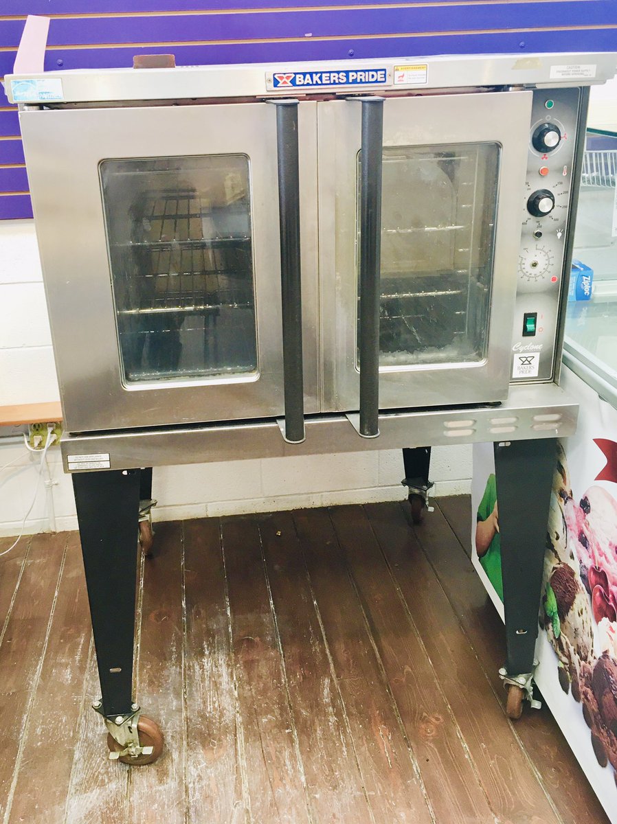TaylorMadeCakez's tweet photo. The first oven for the bakery is for sale! It’s been very good to us, feel free to contact us with any questions. https://t.co/MZulufXfzA