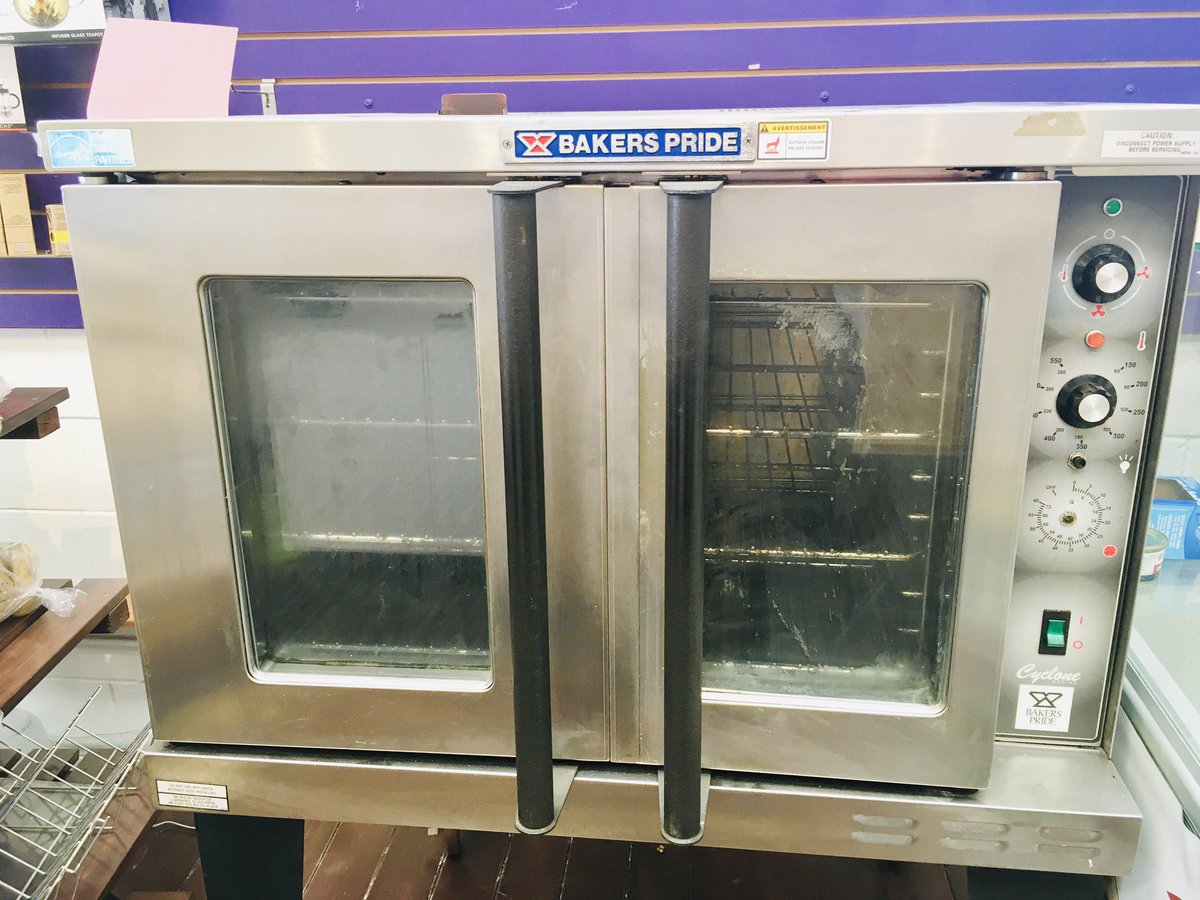 TaylorMadeCakez's tweet photo. The first oven for the bakery is for sale! It’s been very good to us, feel free to contact us with any questions. https://t.co/MZulufXfzA
