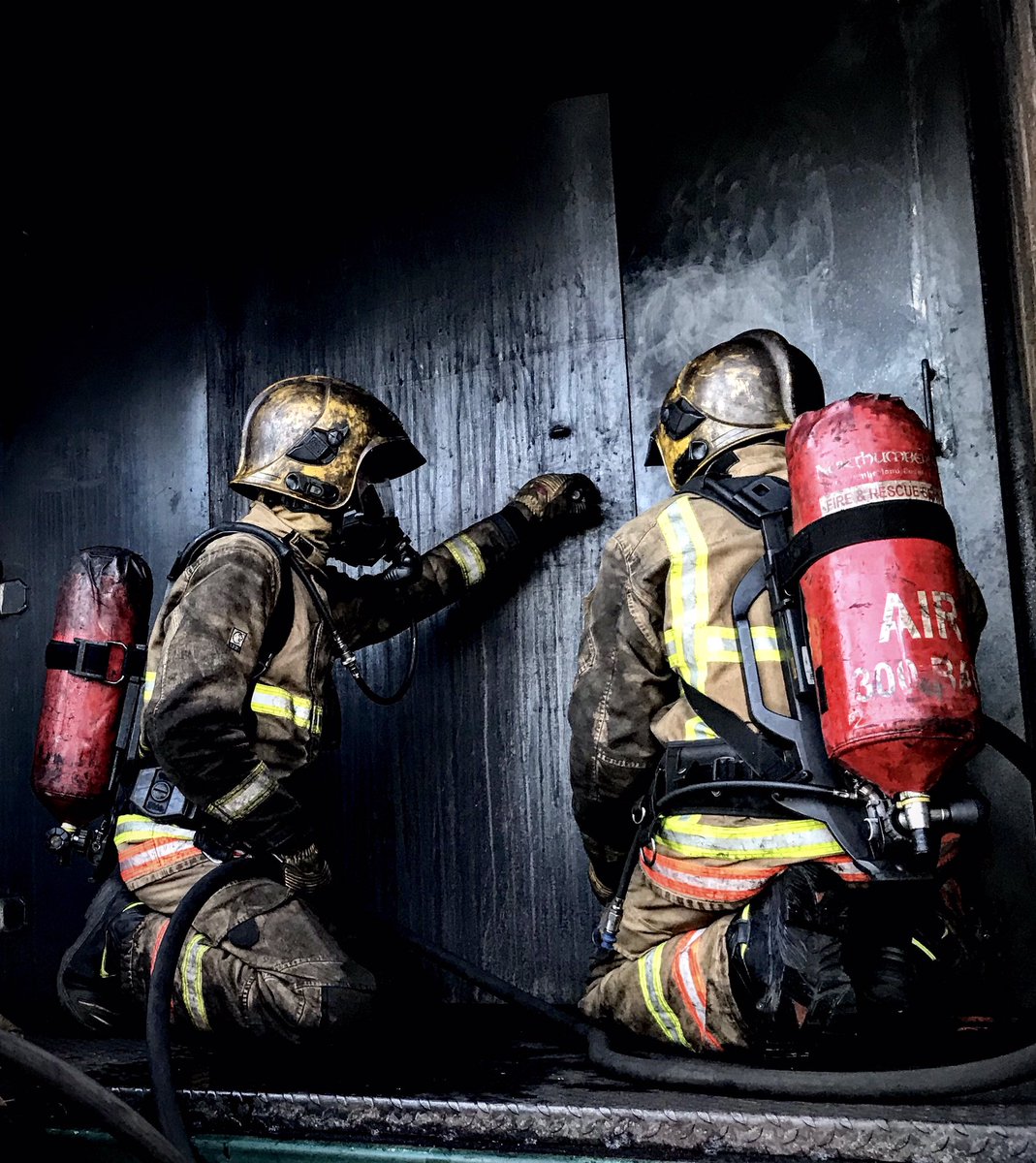SteveAir_'s tweet photo. @NlandFRS @N_landCouncil @DraegerNews @BristolUniforms #firefighter #uk #photography #image https://t.co/To7Shuy3Me