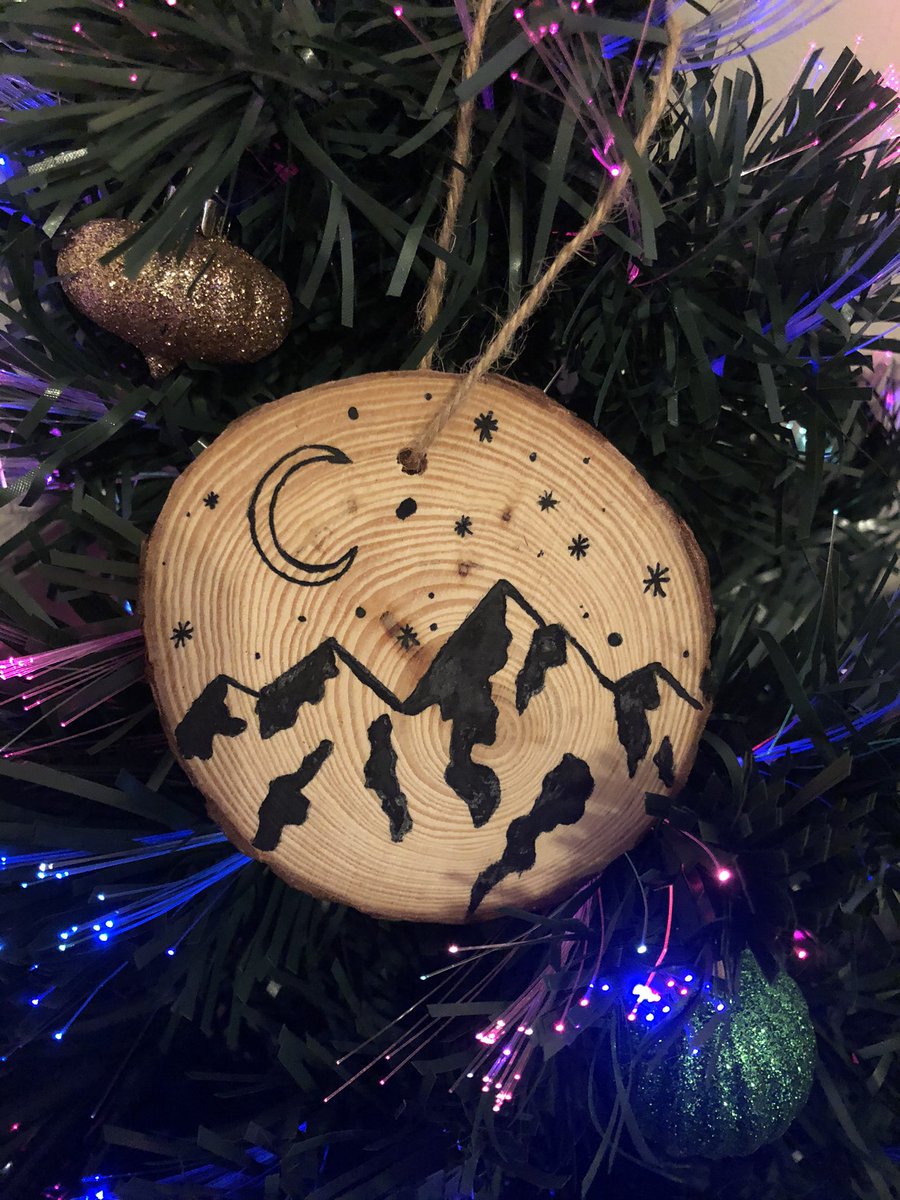 BKreatives's tweet photo. Hand painted ornament anyone? https://t.co/leC6hxG1YT