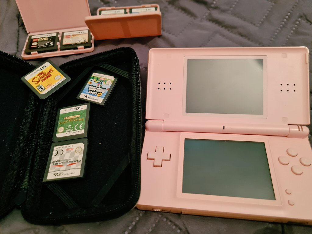 dutchbudbud's tweet photo. What little treasures turn up when you're having a clear out ready to decorate, this little beaut is probably 15years old..pass me that Mario kart #Nostalgia #NintendoDS #GeeksandGamers #lockdownsorted https://t.co/PbE5PiltCG