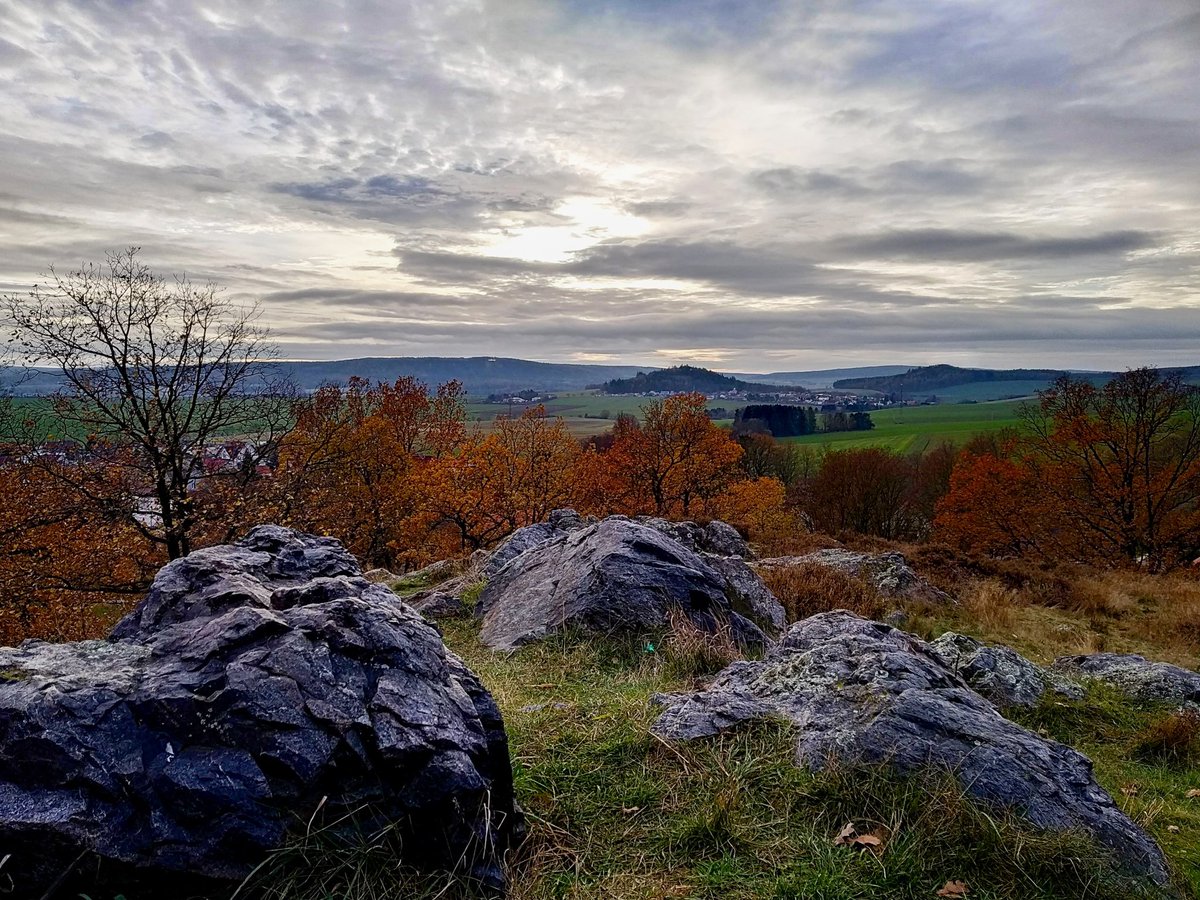 Zpravyzmesta's tweet photo. Dnešní procházka na letohrádek Kamýk.
Krásný výhled do krajiny.
#plzen #rokycany #kamyk #vyletsdetmi #zricenina #plzenskykraj https://t.co/nlBVdzFOsX
