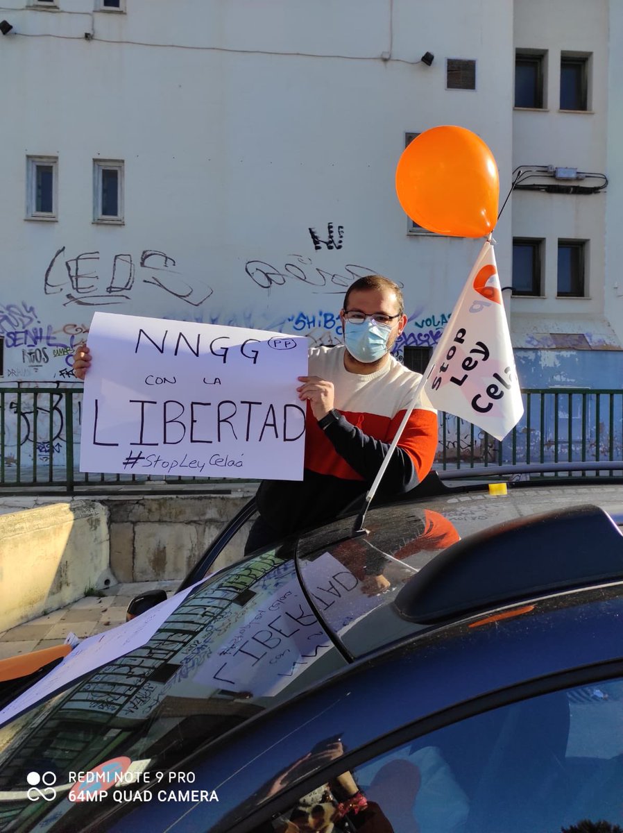 nnggcuenca's tweet photo. Esta mañana Nuevas Generaciones de Cuenca hemos asistido a manifestación con coches para decir alto y claro #STOPLeyCelaá. 
📚 Por el derecho constitucional a estudiar en castellano, por el de los padres a elegir el modelo educativo y por una educación sin sectarismos. https://t.co/ZYLtpjxD27