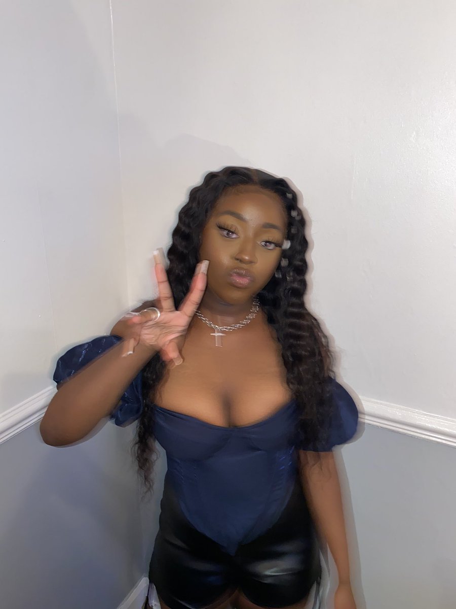 anishakayyy's tweet photo. happy birthday to me 🔞 https://t.co/vzDa2i50cS