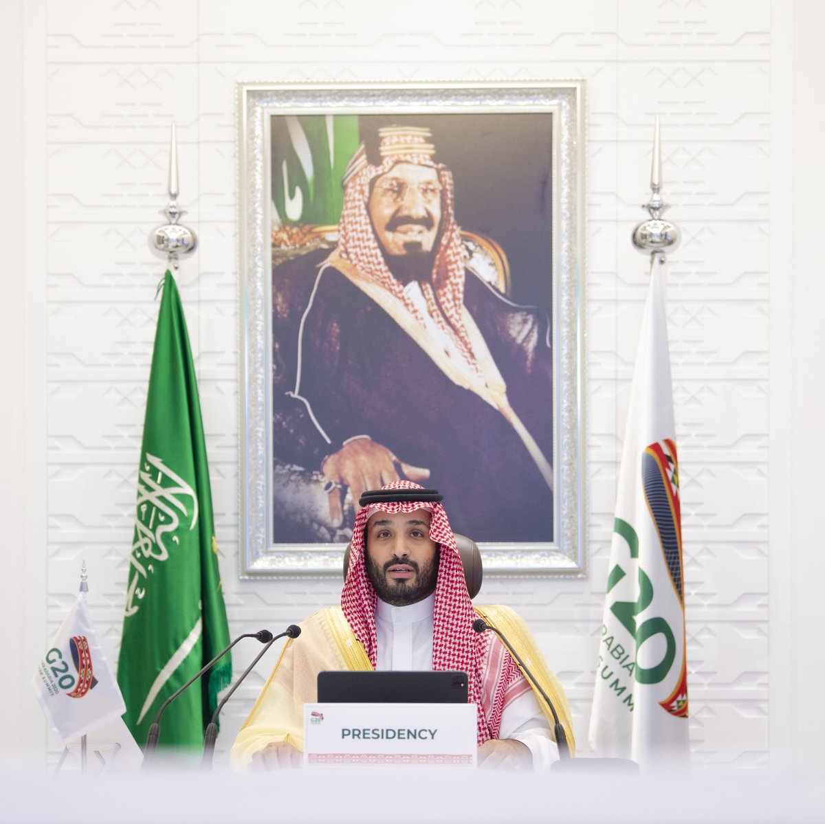 spagov's tweet image. صاحب السمو الملكي الأمير محمد بن سلمان بن عبدالعزيز يترأس الجلسة الثانية في اليوم الثاني لـ #قمة_الرياض لقادة #مجموعة_العشرين.
#قمة_الرياض_لمجموعة_العشرين 
#واس