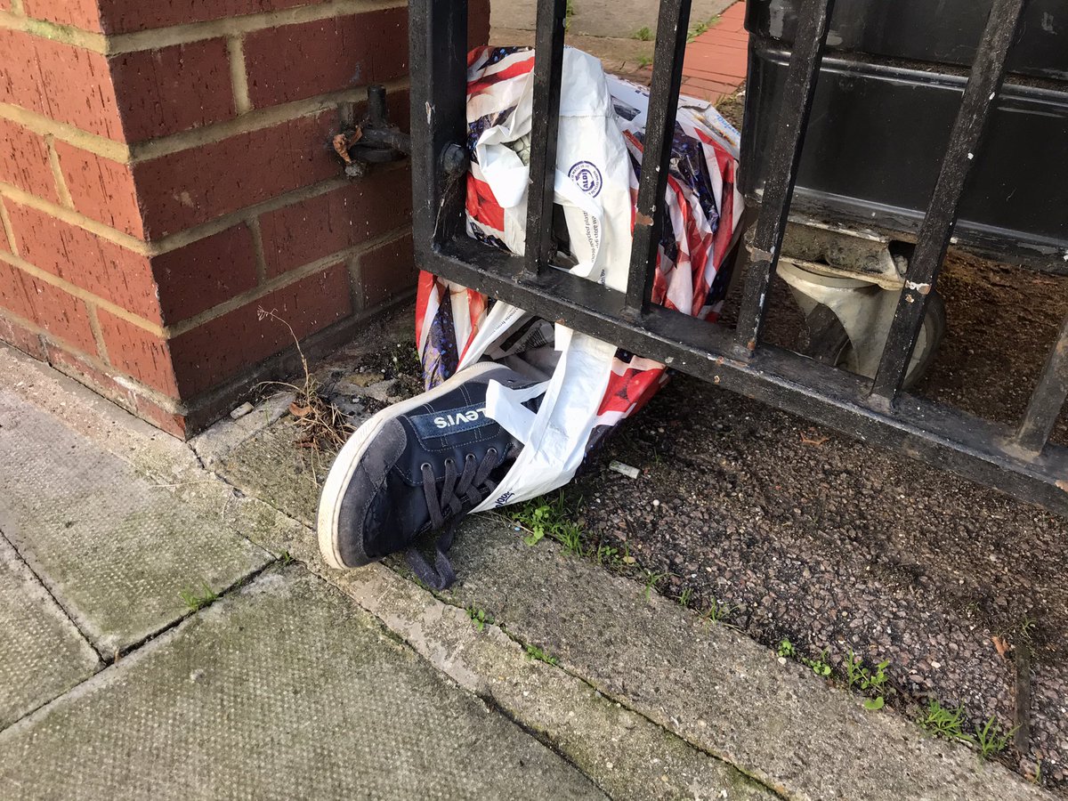 WebbyJamesHere's tweet photo. Thrown away Levi’s shoe making a last bid for freedom before being condemned to #landfill - there’s life left in this shoe yet! @abandonedshoes
#shoes #camden #London #lockdown2uk https://t.co/U5kHXN5GJJ