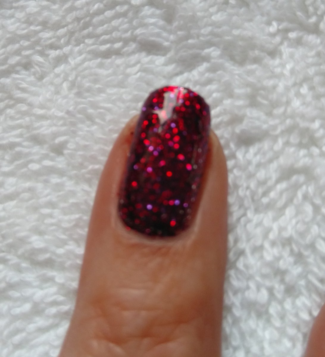fi_torbet's tweet photo. Today's sprinkle of glitter, Bella's Vampire & Rose Wine β¨π
β¨ #HomeManicure #LockdownNails https://t.co/qM0s8pUHnM