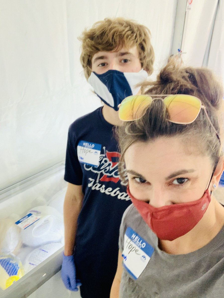 <a href="/EvanTomacruz/">Evan Tomacruz</a> and I volunteered yesterday <a href="/MetroMinistries/">Metropolitan Ministries</a> handing out turkeys to a long line of cars. They need help!! Please donate food now through Christmas as much as you can!! They have collection donations around the area, or Evan will collect from you!