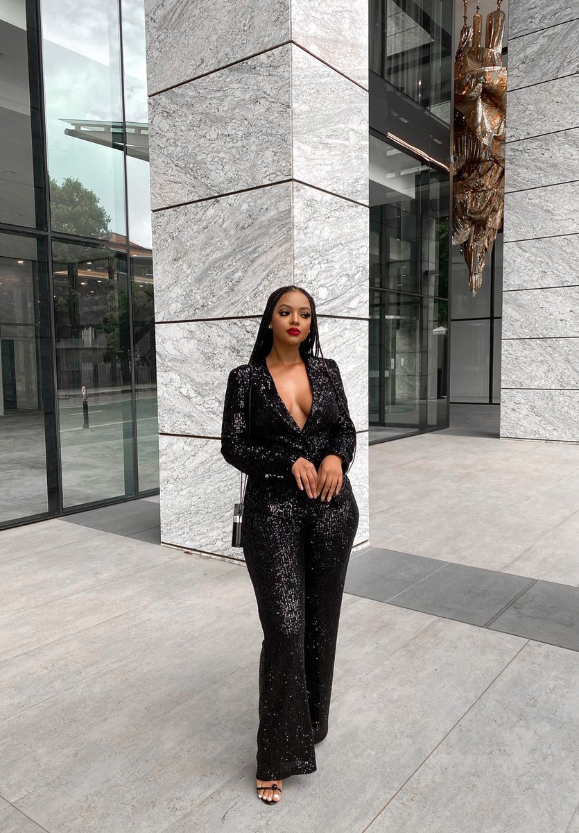 mihlalii_n's tweet photo. One thing about me 🖤 https://t.co/oH6C64szWt