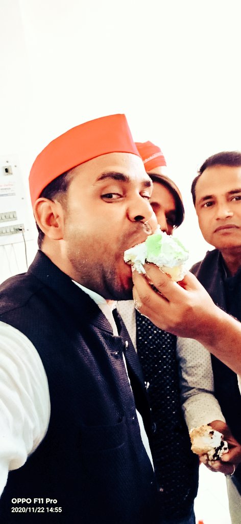 YunusSamajwadi's tweet photo. सभी समाजवादियों के पितामह #शेरेहिंद #धरतीपुत्र जैसे नामों से देश और दुनिया में जाने जाने वाले आद. #नेताजी मुलायम सिंह यादव जी का जन्मदिन आज पार्टी कार्यालय फतेहपुर में बड़े ही हर्षोल्लास से मनाया गया!! #LongLiveNetaJi @yadavakhilesh @NareshUttamSP @SamajwadiManzar @Fatehpur_SP https://t.co/WQBAWiRnxD