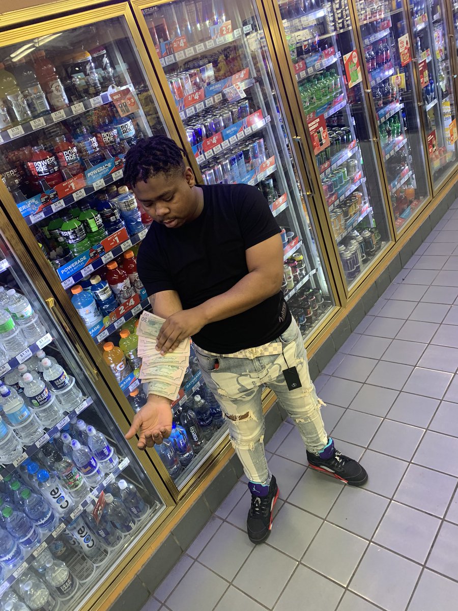 DaRealATM_KJ's tweet photo. Foot on they neck, got my hands on a check. I ain takin a bet less they bettin the house . #Free2Fed https://t.co/McEGAt6tDD