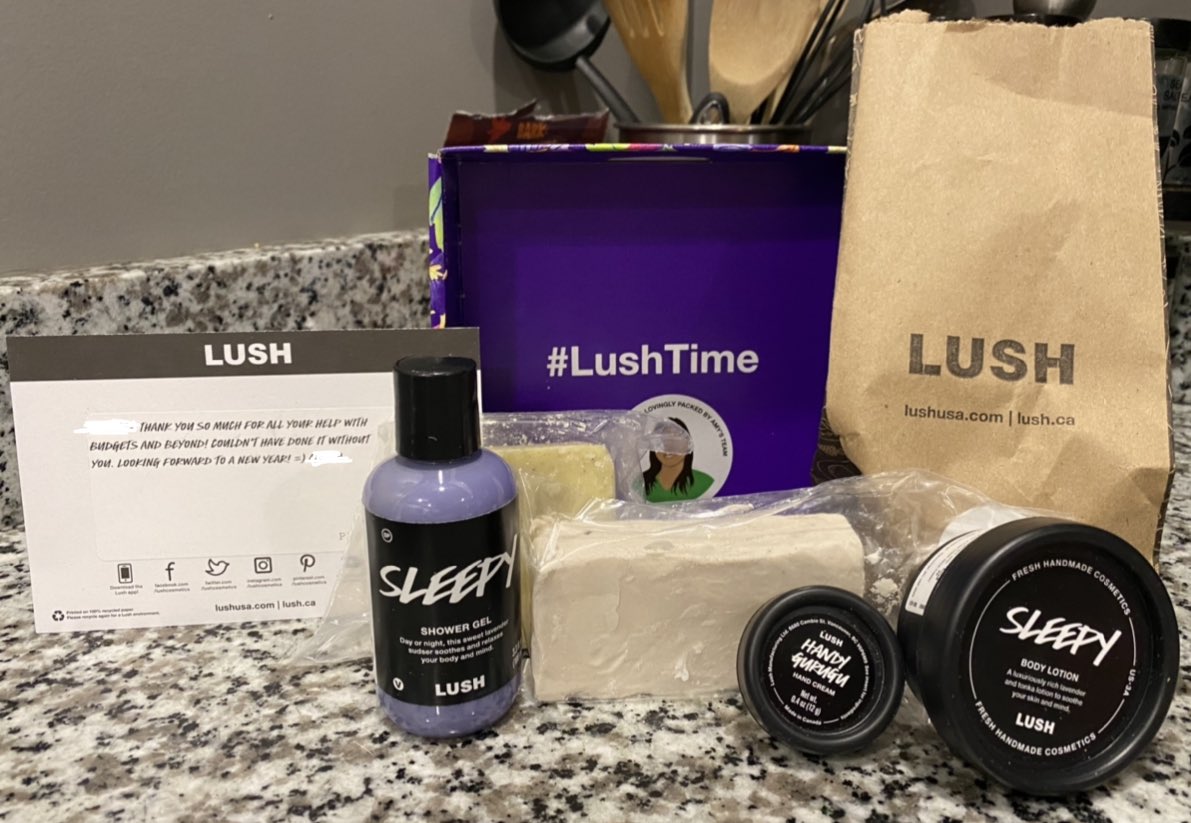 boston_basic's tweet photo. More appreciation gifts from work for all my hard work! I love this company #LushTime #Lush #WorkAppreciation https://t.co/nZHOph1LGb