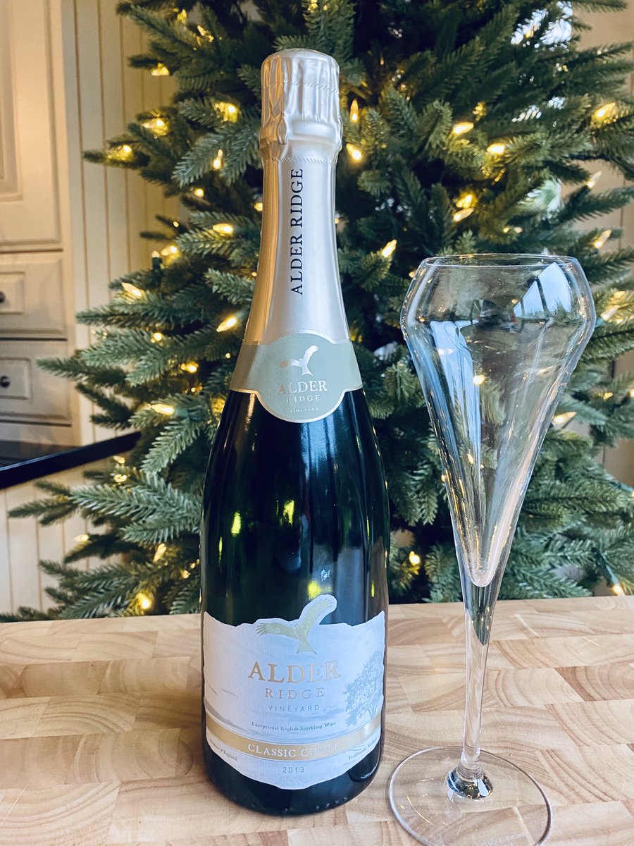ZakoPenny's tweet photo. My ‘leeks in a champagne &amp; thyme sauce’ bring together a fabulous English sparkling wine and Welsh grown leeks in a rich creamy sauce; perfect to accompany a roast dinner ⁦@AGA_Official⁩ ⁦@blasytir⁩ ⁦@AGANorthWales⁩ #agaentertaining #welshproduce #englishwines https://t.co/430c01XcVD