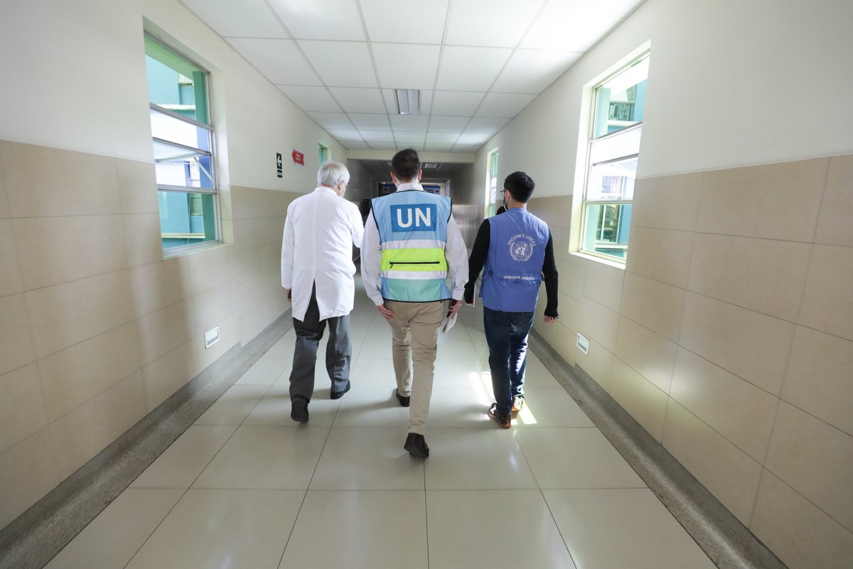 Delegación @ONU_Derechos visita recinto hospitalario en Lima. Foto: @EsSaludPeru