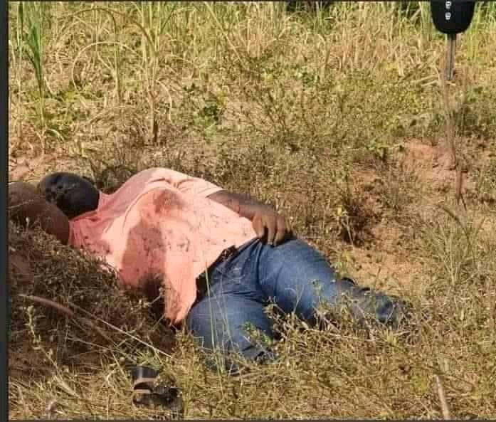 Muhamma56356986's tweet photo. Nasarawa state APC chairman lifeless body was found few meters away from his home.

The kidnappers didn't ask for ransom. 

Its another things that keep people in suspense. https://t.co/GSwgc0OB7v
