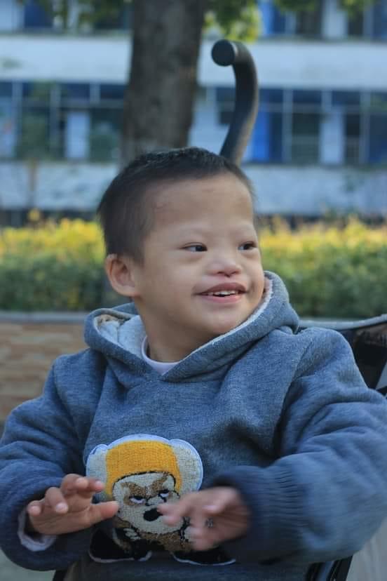 ReecesRainbow's tweet image. Sharing cool #Lionel 🦹‍♂️
His smiles are an inspiration! He truly just has a wonderful outlook to the world around him. No matter how hard he has to fight his sweet smile always shows through ❤ #macc2020 
reecesrainbow.org/140073/lionel-2