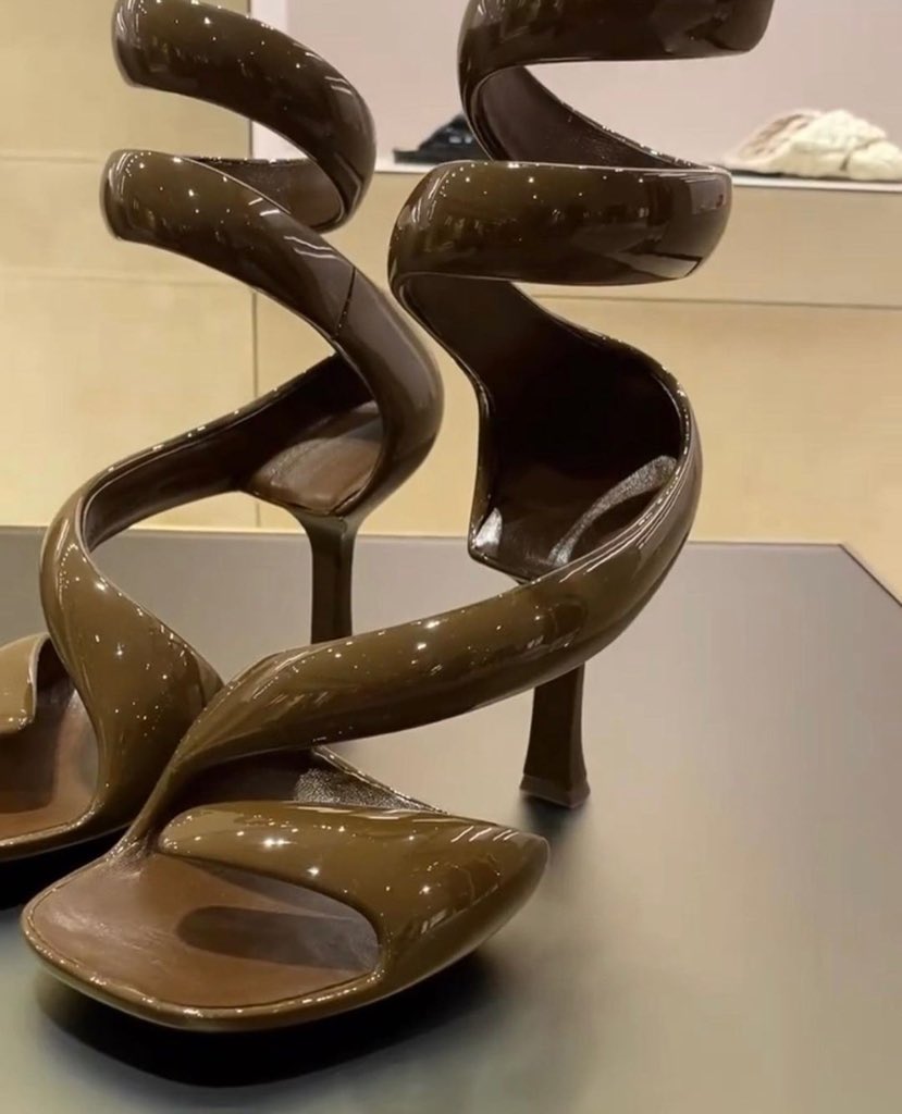 Bottega Veneta style 