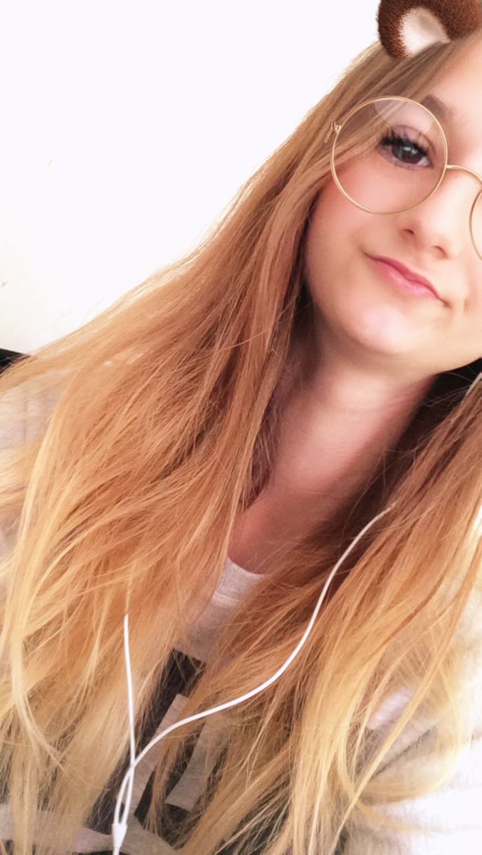 magdaléna met louis ❯❯❯❯❯ tweet media