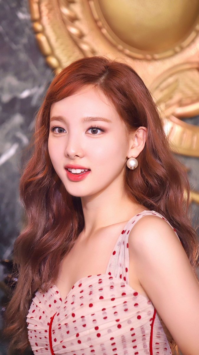 weakfortwice's tweet photo. Nayeon
______
Full name: Im Na Yeon
Nationality: Korean
Position: Lead Vocalist, Lead Dancer, Center
Face description: Unique face. She have buck teeth, round face, very prominent cheeks when she smiles.
Personality: Oldest and have a big social circle. Friendly and smiles often. https://t.co/37uzoGO4JY