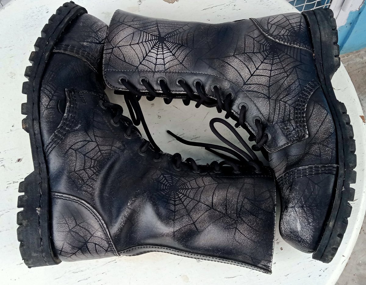 Underground Shoes

10 Hole
Spider Art
Grey Black
Made England
Size 9 (41-43) Cukup
Fresh 95%
No Box
Price Rp... Nego...
WA 0819314419179