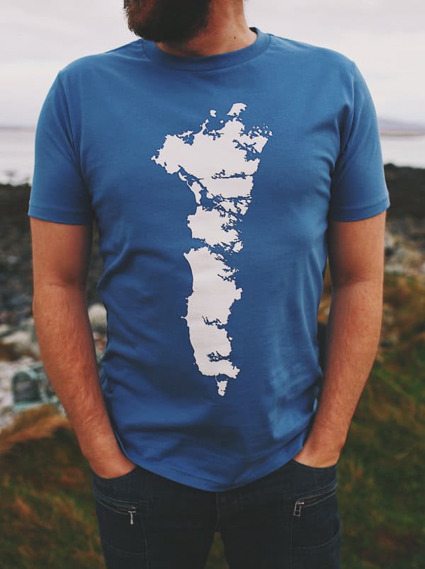 Isle20Shop's tweet photo. In Uist, there are Southern Isles t-shirts by Culla Creative passing by...
https://t.co/k7V272Z0Zh
#ThinkIndie #ThinkIsland #ThinkIsle20 https://t.co/OzlyYN9VxI