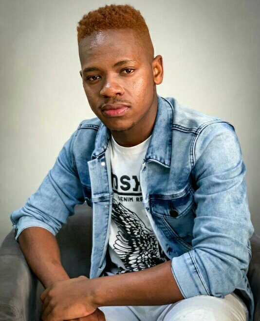 PhumulaniNdlov2's tweet photo. #idolssa
RETWEET if you happy Mr Music is part of top 4 https://t.co/emcqCmEvV7