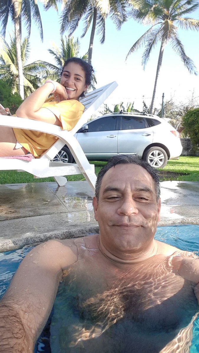 Camimf19's tweet photo. Hoy iba a ser el cumpleaños 57 de mi papi, hace una semana partió al cielo.

Siento un gran vacío en mi corazón pero no podría estar más orgullosa del hombre que me tocó de papá, mi mayor ejemplo a seguir.

Happy birthday hasta el cielo papi, te amo para siempre 🥺❤️ https://t.co/P0GLNFymrt