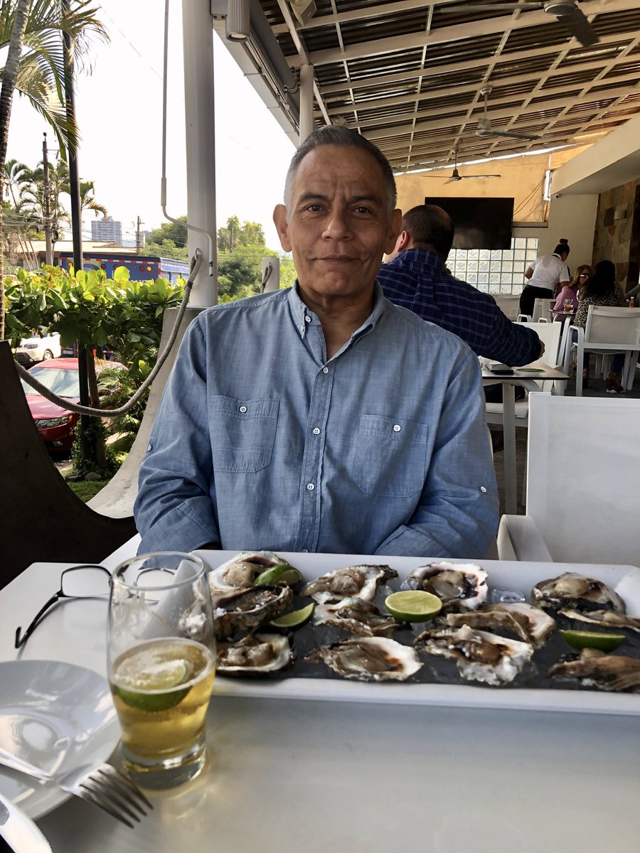 Camimf19's tweet photo. Hoy iba a ser el cumpleaños 57 de mi papi, hace una semana partió al cielo.

Siento un gran vacío en mi corazón pero no podría estar más orgullosa del hombre que me tocó de papá, mi mayor ejemplo a seguir.

Happy birthday hasta el cielo papi, te amo para siempre 🥺❤️ https://t.co/P0GLNFymrt