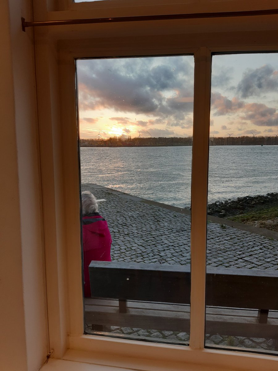 opdetast's tweet photo. Nog even genieten van de laatste zonnestralen in het douanehuisje. Het was één hele mooie middag met blinde, slechtziende en ziende bezoekers. Blij dat ik weer veel mensen heb mogen verwonderen.

Gelukkig nog een weekend voor de boeg! https://t.co/ycjlv0f8hL