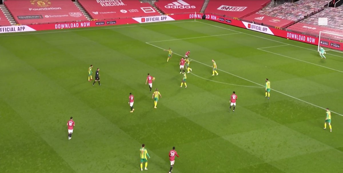 Still 70& #39;: This is brilliant from Cavani and Martial both – Matic wins the ball, and Cavani immediately recognizes the opportunity to pull the centreback and to create space for Tony. He comes short and Martial makes the run behind.