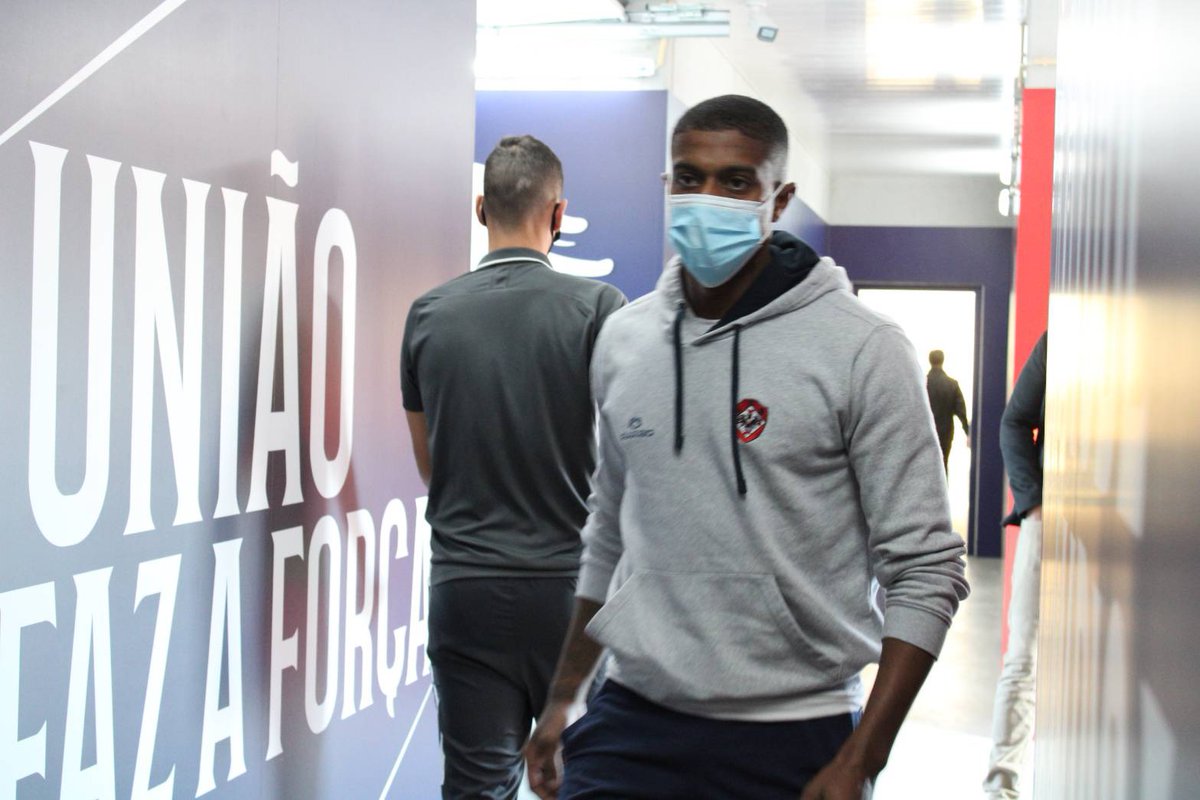 oliveirense_sad's tweet photo. ⚔ Chegada ao Carlos Osório 🔴🔵
A UNIÃO FAZ A FORÇA💪
#udoliveirensefutebolsad #somosunião #oliveirense #udosad #vamosunião #taçadeportugal #taçadeportugalplacard https://t.co/SJoWquvrEo